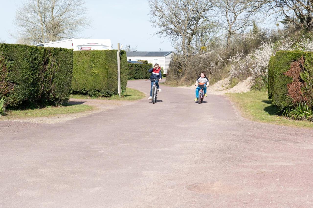 Camping Les Carolins Saint-Lo-d'Ourville Exterior foto
